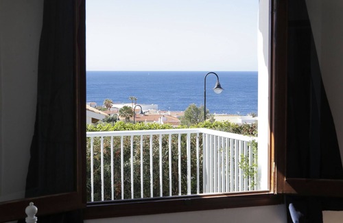 Binibequer Vell Ski Chalet | VILLA BINICUDI WITH SEA VIEWS