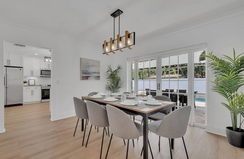 Ojus House | Villa Blanca 5 bedroom 3 Bath with Heated Pool & BBQ