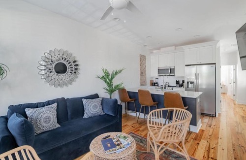 Cannonborough Elliotborough House | VILLA BLANCA GORGEOUS DOWNTOWN CHS HOME 3 king bds