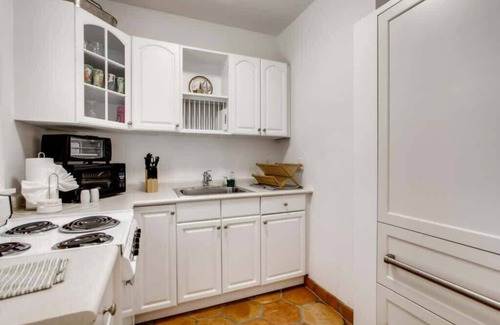 Parker Ridge House | Villa Blanca - Lush Serenity in a Classic Mediterranean Revival Villa