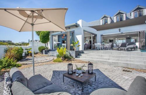 Grotto Bay Villa | Villa Blau -Stunning Beach Front House Grotto Bay Private Nature Reserve West Coast