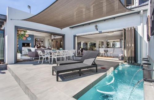 Grotto Bay Villa | Villa Blau -Stunning Beach Front House Grotto Bay Private Nature Reserve West Coast