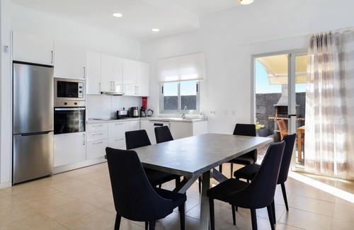Playa Blanca Resort | 'Villa Blue New Horizont' with Sea View, Wi-Fi and Air Conditioning