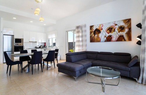Playa Blanca Resort | 'Villa Blue New Horizont' with Sea View, Wi-Fi and Air Conditioning