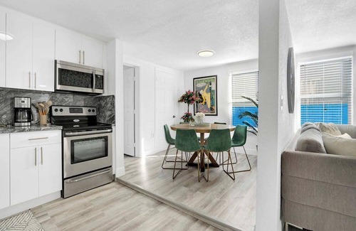Allapattah House | Villa Bonita | 6BR | Pool + Hot Tub