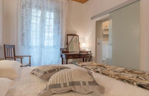 Rione XVI Ludovisi Apartment | Villa Borghese Roomy Flat