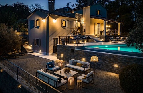 Gracisce Villa | Villa Boshka - Luxurious Villa with Private Pool Amidst Nature
