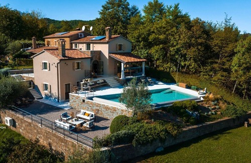 Gracisce Villa | Villa Boshka - Luxurious Villa with Private Pool Amidst Nature