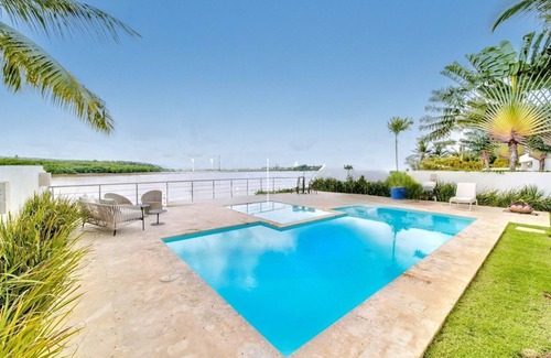 Las Palmas Villa | Villa bravo cook, maid,2 transfer, 1 golf car, pool and jacuzzi ocean front