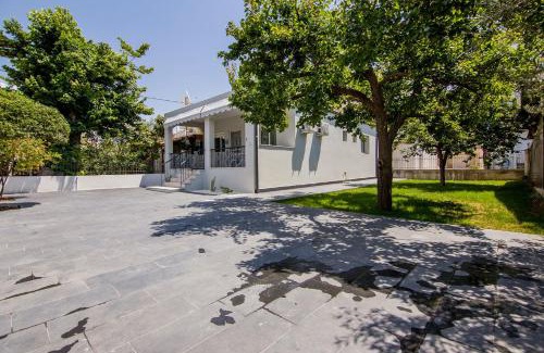 Paralia Ofryniou House | Villa Cactus