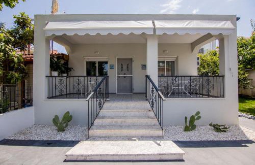 Paralia Ofryniou House | Villa Cactus