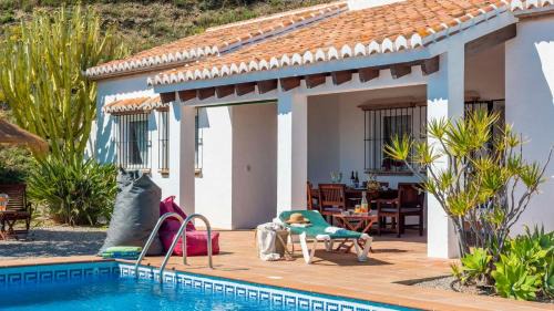 Cajiz House | Villa Cala Chica Cajiz by Ruralidays