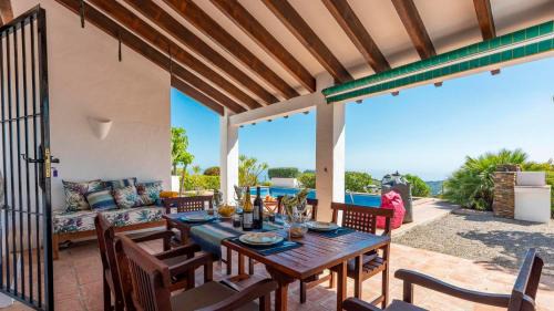Cajiz House | Villa Cala Chica Cajiz by Ruralidays