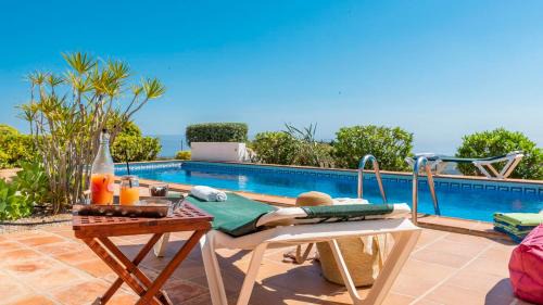 Cajiz House | Villa Cala Chica Cajiz by Ruralidays