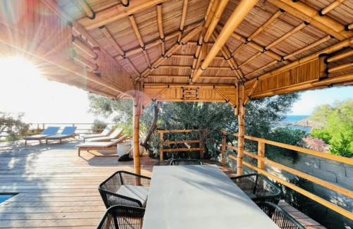 Sari-Solenzara Villa | Villa Cala d Oro Vue mer Piscine et Crique privée