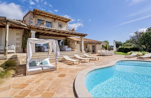 Abbiadori Villa | Villa Camelia - Luxury 6 bedroom with beautiful views