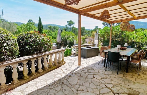 Rocbaron Villa | Villa Campagne Chic et Paisible. Piscine Spacieuse