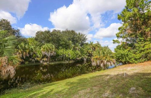 Englewood East Villa | Villa Canal View