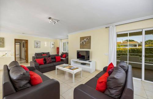 Figueiral Villa | Villa Canas by Villa Plus