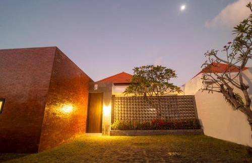 Sunset Road Villa | Villa CanSavina - 3 Rooms - Center Of Seminyak
