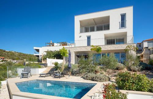 Dvornica Villa | Villa CapeCarol