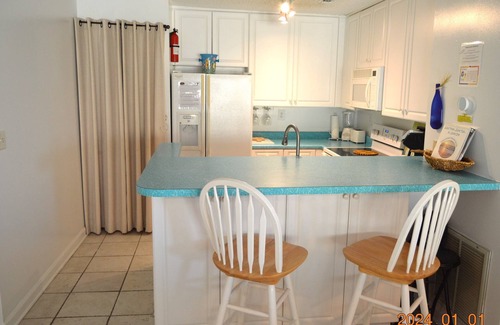 North Topsail Beach Resort | Villa Capriani Ocean Front Resort King Suite 3-4 BR's