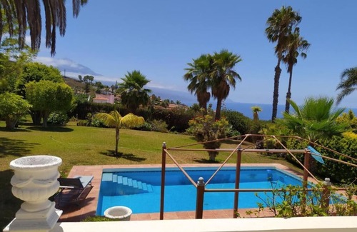 Sauzal Villa | Villa Carioca - with private pool, marvelous garden and amazing ocean view