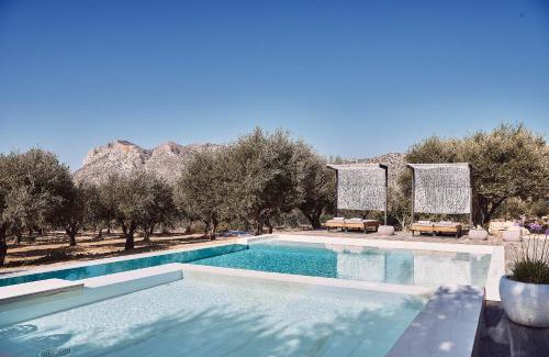 Akrotiri Villa | Villa Carpos