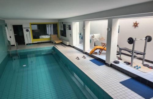 Großenbaum Apartment | Villa Casa Blanca mit Privatem Schwimmbad 26 grad und Sauna