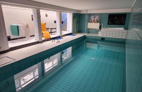 Großenbaum Apartment | Villa Casa Blanca mit Privatem Schwimmbad 26 grad und Sauna
