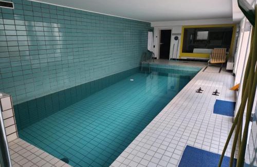 Großenbaum Apartment | Villa Casa Blanca mit Privatem Schwimmbad 26 grad und Sauna