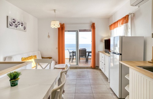 Almadraba-Canyelles Villa | Villa 'Casa con Vistas al Mar Costa Bra' with Sea View, Shared Pool & Wi-Fi