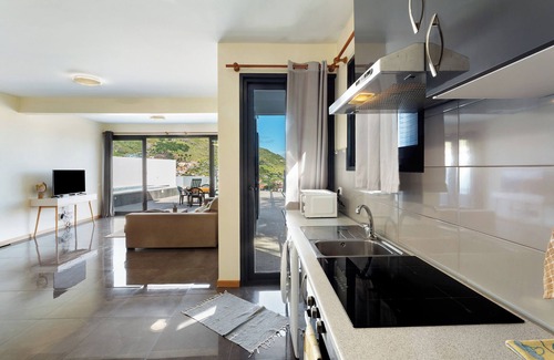 Machico Villa | Villa "Casa Da Pontinha" with Sea View, Private Garden, Outdoor Pool & Wi-Fi