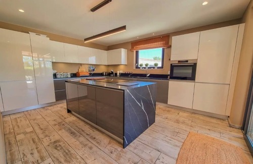 Gorjoes Villa | Villa "Casa Das Andorinhas" with Mountain View, Private Heated Pool & Wi-Fi