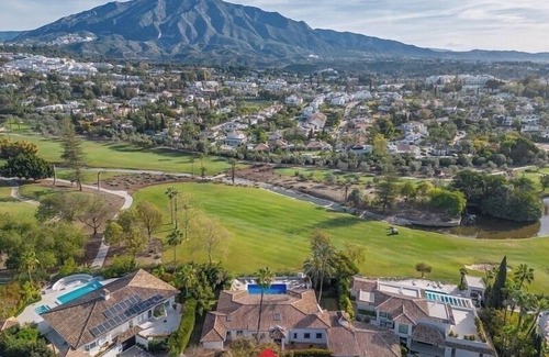 Nueva Andalucia Villa | Villa Casa La Concha- Luxury 6 bed Villa in Marbella, Heated Pool, Mountain View