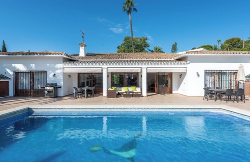 Nueva Andalucia Villa | Villa Casa La Concha- Luxury 6 bed Villa in Marbella, Heated Pool, Mountain View
