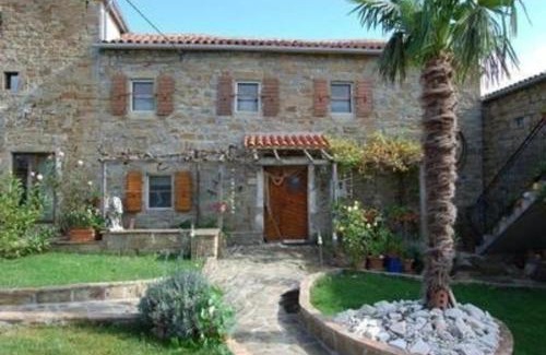 Bric House | Villa Casa Sarina