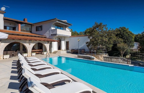 Tinjan House | Villa Casa Travertina