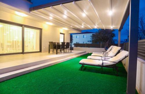 Kastel Novi Apartment | Villa Castelli, Apartment with Pool, Kastela