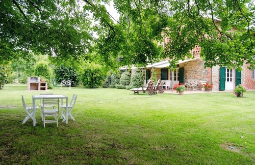 Orentano Villa | Villa Cerbaie In Castelfranco di Sotto, Tuscany