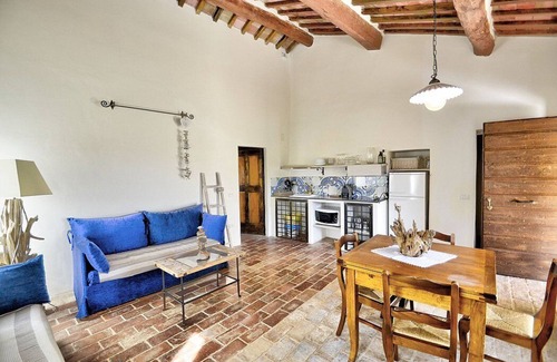 Umbertide House | Villa Cenobio A: A characteristic and welcoming apartment that is part of an ancient country house made of stone, with Free WI-FI.