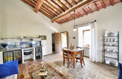 Umbertide House | Villa Cenobio A: A characteristic and welcoming apartment that is part of an ancient country house made of stone, with Free WI-FI.