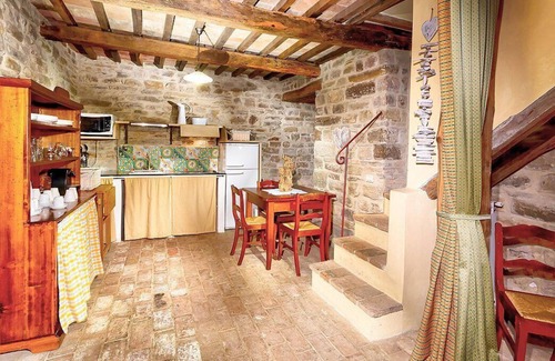 Umbertide House | Villa Cenobio G: A characteristic and welcoming two-story apartment that is part of an ancient country house made of stone, with Free WI-FI.