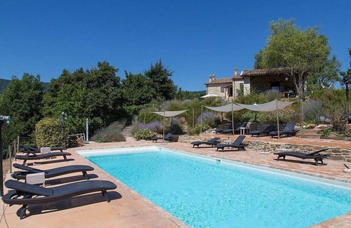 Umbertide House | Villa Cenobio G: A characteristic and welcoming two-story apartment that is part of an ancient country house made of stone, with Free WI-FI.