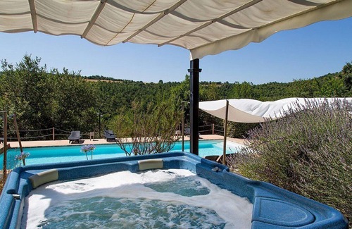 Umbertide House | Villa Cenobio G: A characteristic and welcoming two-story apartment that is part of an ancient country house made of stone, with Free WI-FI.