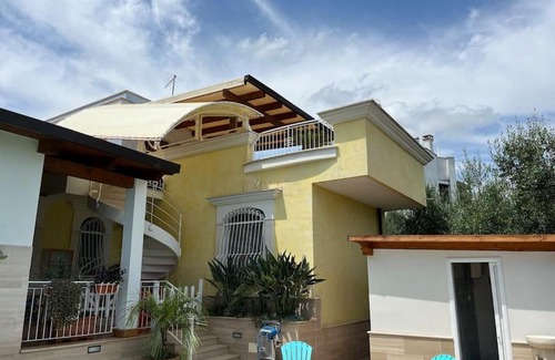 Bisceglie Villa | Villa Cetta al mare….o in piscina?