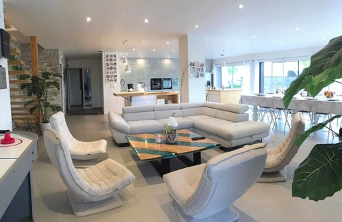 Kerlouet Villa | Villa Chantalain, Haut Standing ,3 mn de la mer ,spa, Petits Oiseaux et Nature