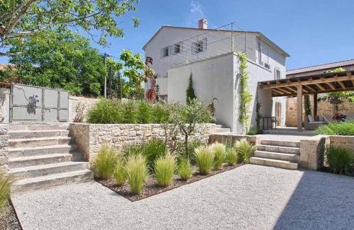 Radovani Villa | Villa Charlotte for 14 persons with 73m2 Pool in Central Istria - Daily Housekeeping & Breakfast Service