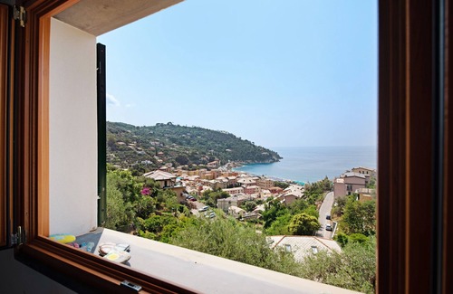 Bonassola Villa | Villa "Ciò" with Private Terrace & Wi-Fi