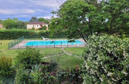 Lisle-sur-Tarn Villa | Villa "Clair Soleil" with beautiful garden and large swimming pool.